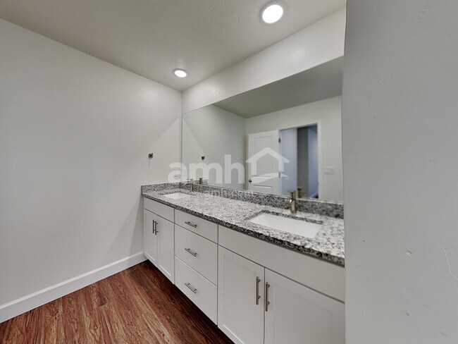 Building Photo - 11128 S Seagrass Dr