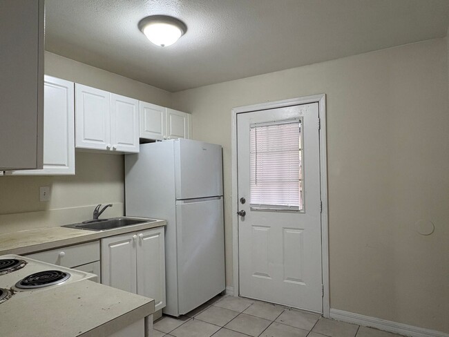 Building Photo - 2bed/1bath condo ready August 2025 only $1...