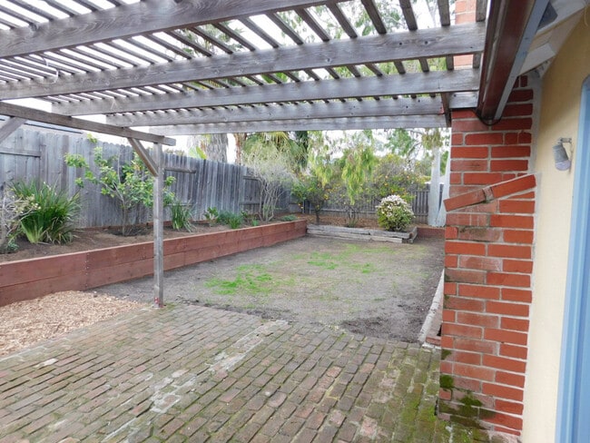 Building Photo - Charming 3 Bedroom Home in North Goleta