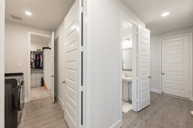 Building Photo - 24610 Beebalm Trl