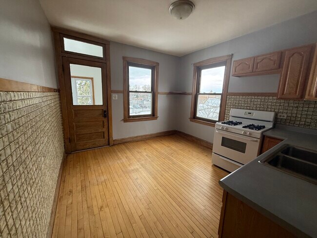 Building Photo - 5217 W Cuyler Ave