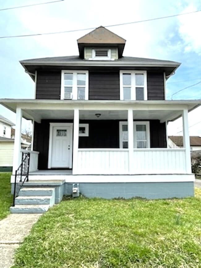 Building Photo - 114 13th St