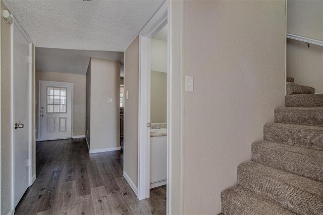 Building Photo - 836 NW Summercrest Blvd