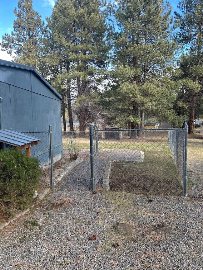 Building Photo - Completely Remodeled Home on 1 Acre in DRW