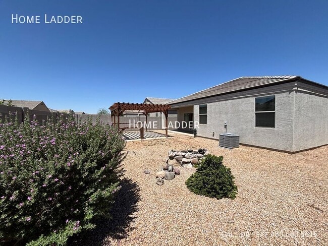 Building Photo - 10453 E Cliffrose Ln