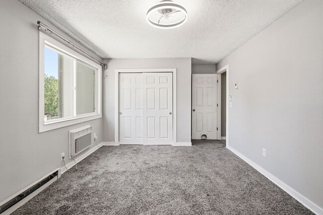 Building Photo - 2280 S Oswego Way