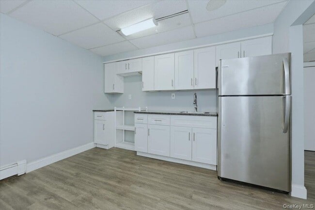 Building Photo - 801 Main St