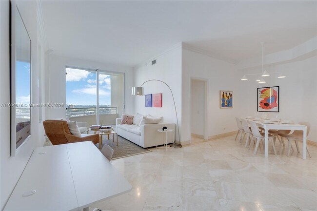 Building Photo - 888 Brickell Key Dr