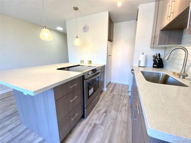 Building Photo - 320 Lili?uokalani Ave