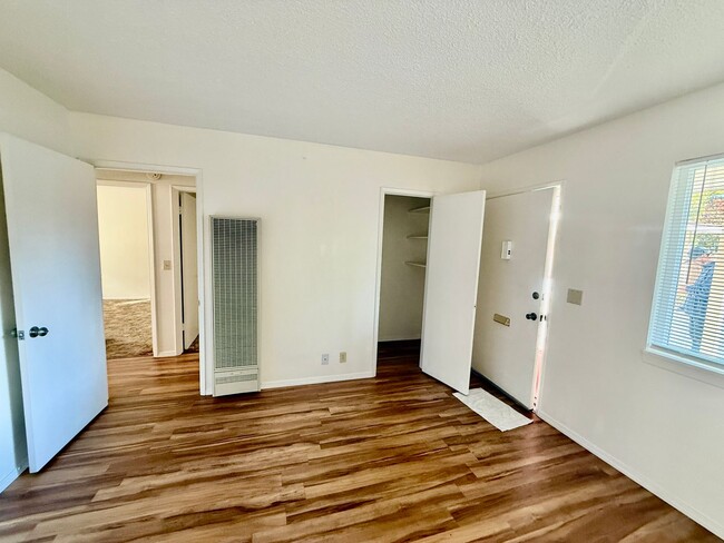 Building Photo - 287 E Elm St