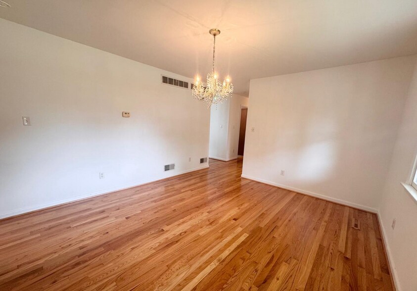 Building Photo - 2710 Academy Dr