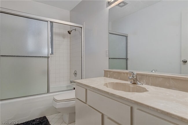 Building Photo - 3223 Pinehurst Dr