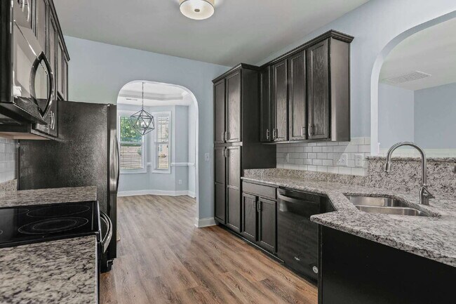 Building Photo - Spacious home in the heart of Sneads Ferry!