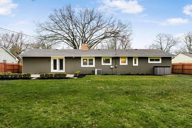 Building Photo - 2850 Pickwick Dr