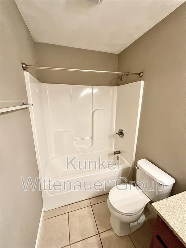 Building Photo - 48 Oak Pointe Cir