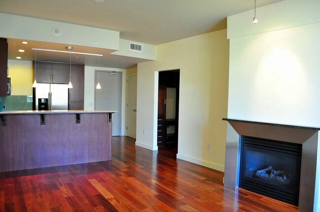 Building Photo - 900 Lenora St