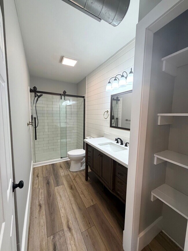 Building Photo - 430 W Lemon St