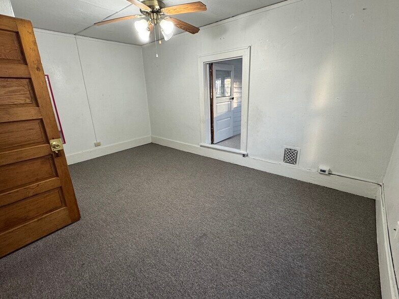 Building Photo - 222 N Dubuque St