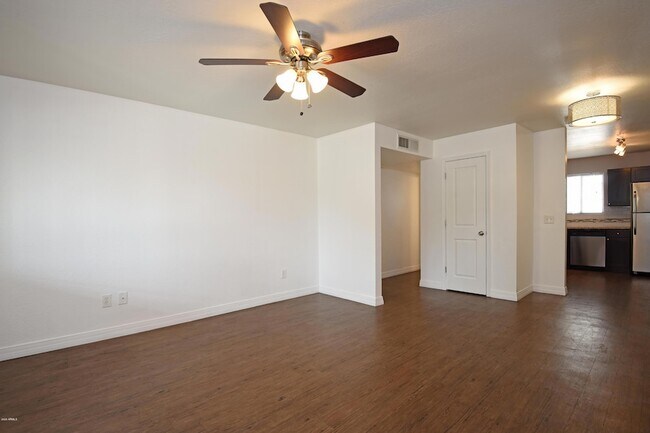 Building Photo - 502 E Mariposa St