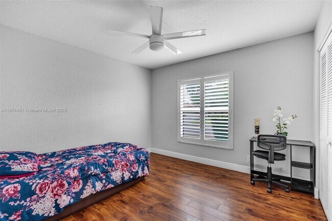 Building Photo - 1708 NW 126th Dr