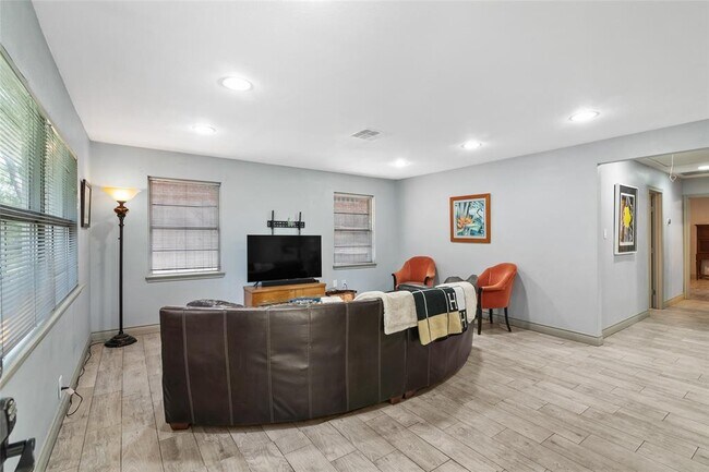 Building Photo - 6023 Pineshade Ln