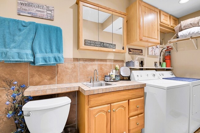 Building Photo - 8960 S Rex Ln