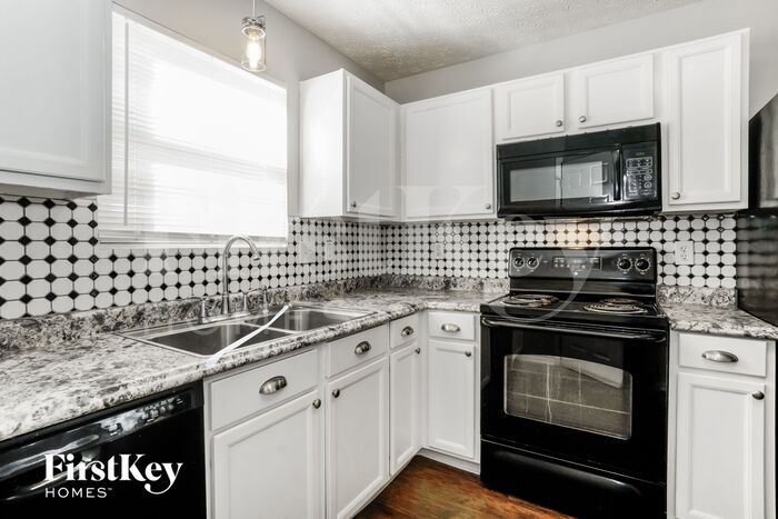 Building Photo - 1377 Geranium Dr