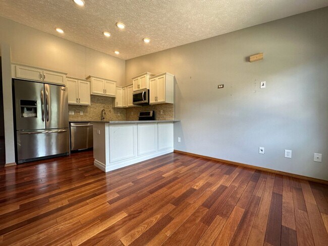 Building Photo - Sophisticated Townhome Living with Modern ...