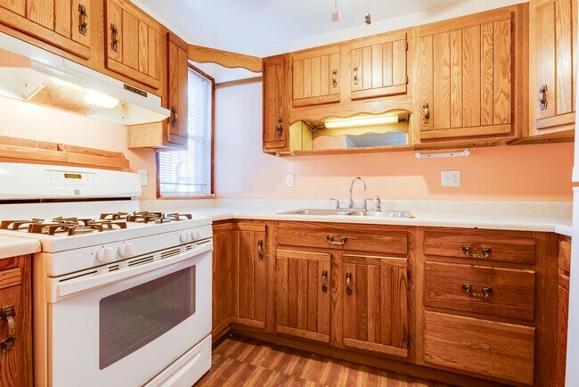 Building Photo - AVAILABLE NOW! 3 bed, 2 bath AMAZING House in Allentown!!!