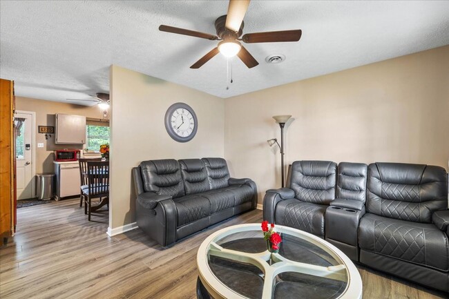 Building Photo - Cozy Radford Home on Forest Ave, Radford