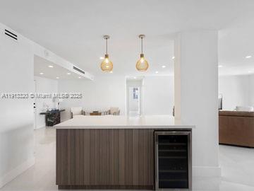 Building Photo - 5825 Collins Ave