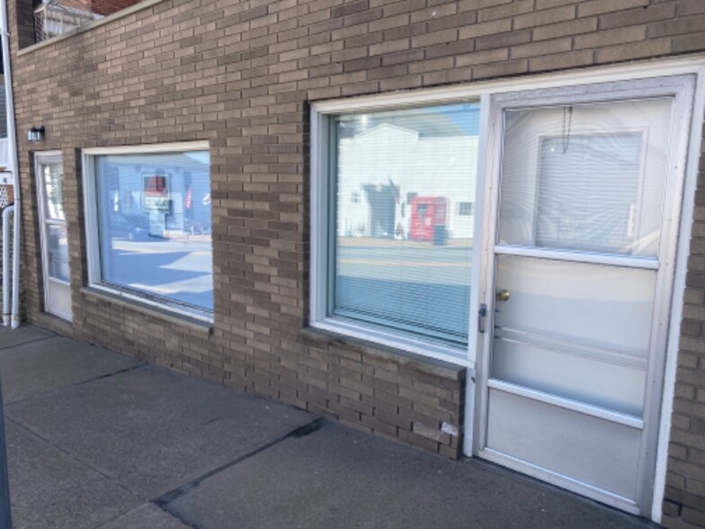 Primary Photo - 429 W Main St