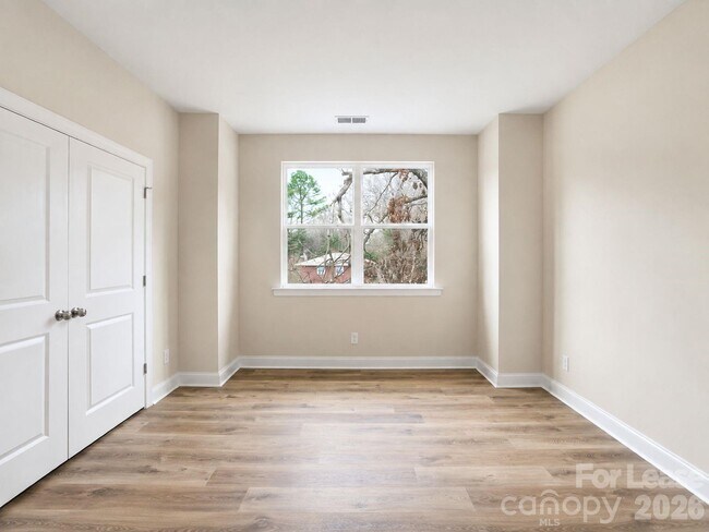 Building Photo - 8935 Sharonbrook Dr