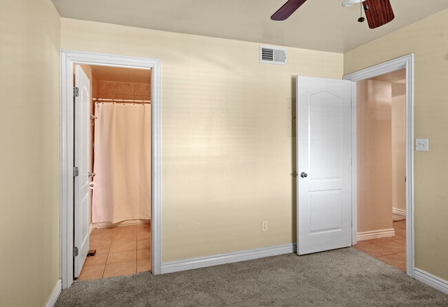 Building Photo - 3200 S Litzler Dr