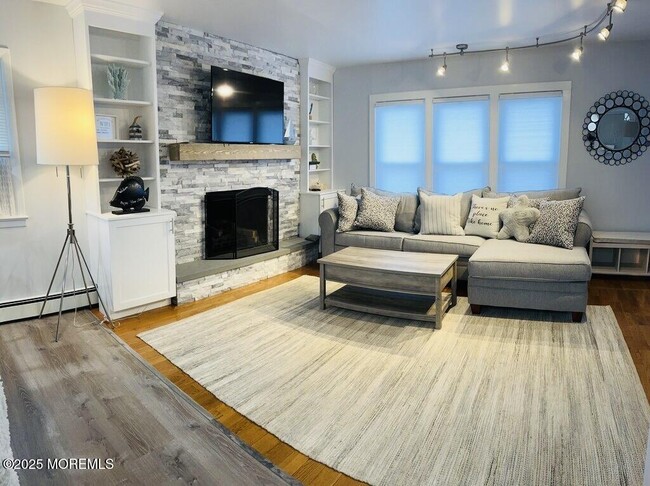 Building Photo - 425 Yale Ave