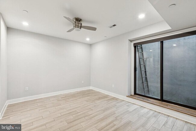 Building Photo - 814 N Uber St