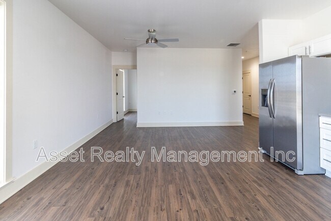 Building Photo - 1110 Franck St