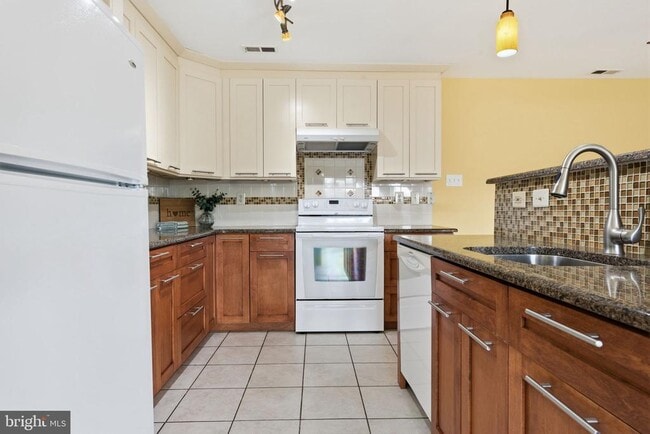 Building Photo - 14303 Cornerstone Dr