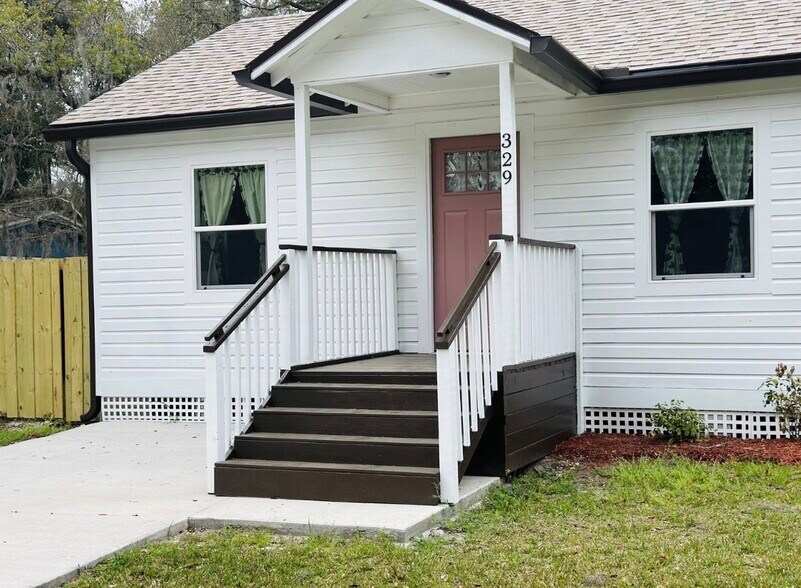 Building Photo - 329 NE 2nd St