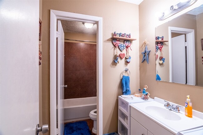 Building Photo - 3034 Deer Valley Dr