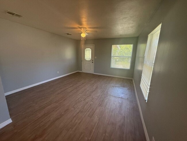 Building Photo - Charming 2/1 in Winter Haven - Move in Ready!