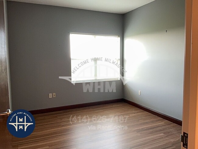 Building Photo - 6330 W Greenfield Ave