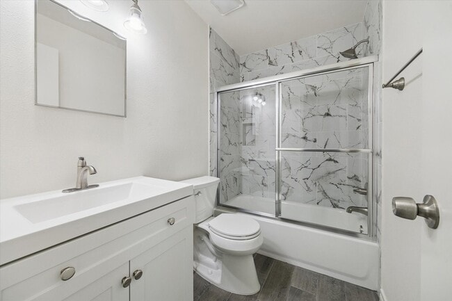 Building Photo - 9327 Crescent Moon Dr