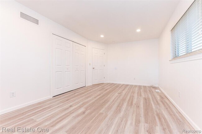 Building Photo - 29489 Geraldine Rd