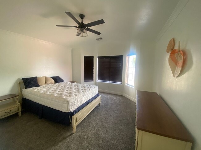 Building Photo - Fully Furnished 3 Bedroom Rental on the Go...