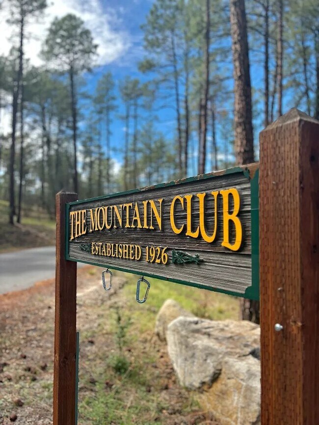 Building Photo - Charming Hillside Retreat in Prescott’s Highly Desirable Mountain Club