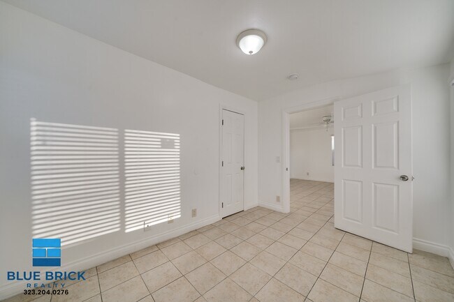 Building Photo - 1719 W 35th Pl