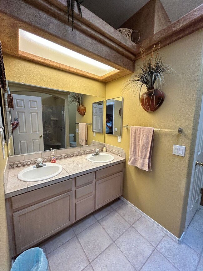 Building Photo - Furnished Winter Home!