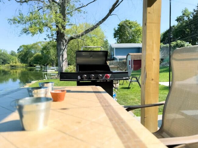 Building Photo - 829 Portage Lakes Drive