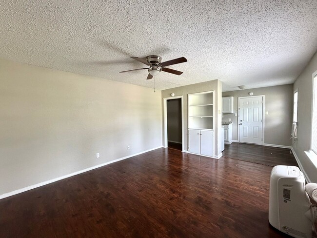 Building Photo - 6365 Hollis Ave